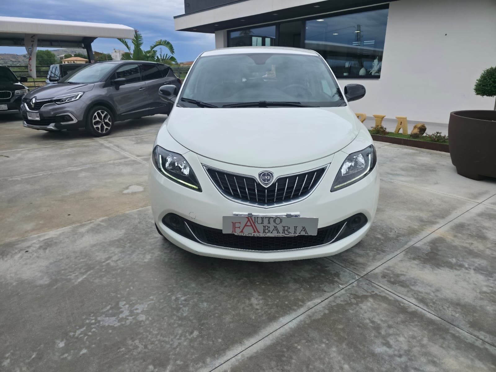 lancia ypsilon ecoscic a . ferretti